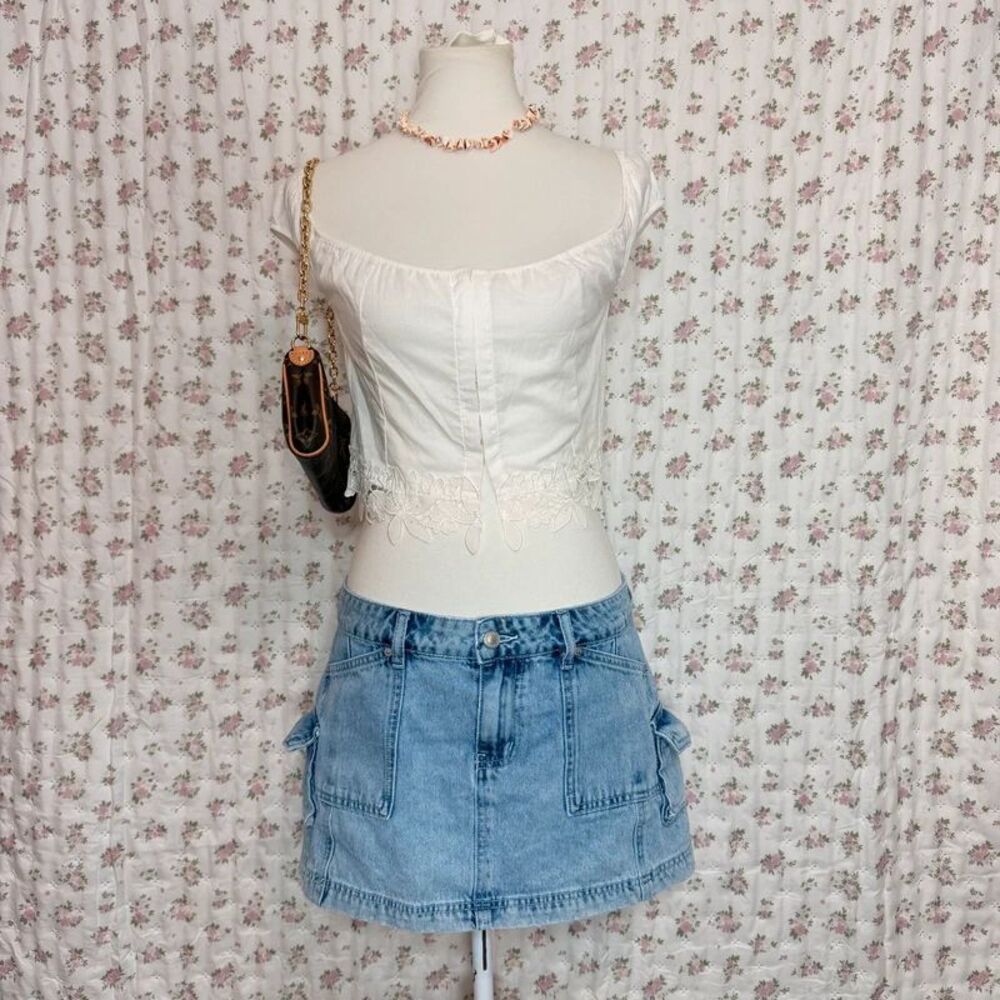 Victoria’s Secret White Floral Top Front Clasp Closure Women’s Medium